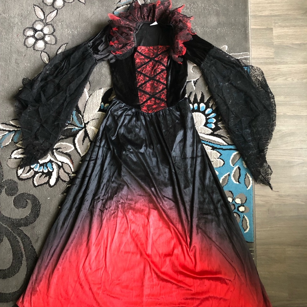 Black and Red Vampire Princess Lace Halloween Gown
